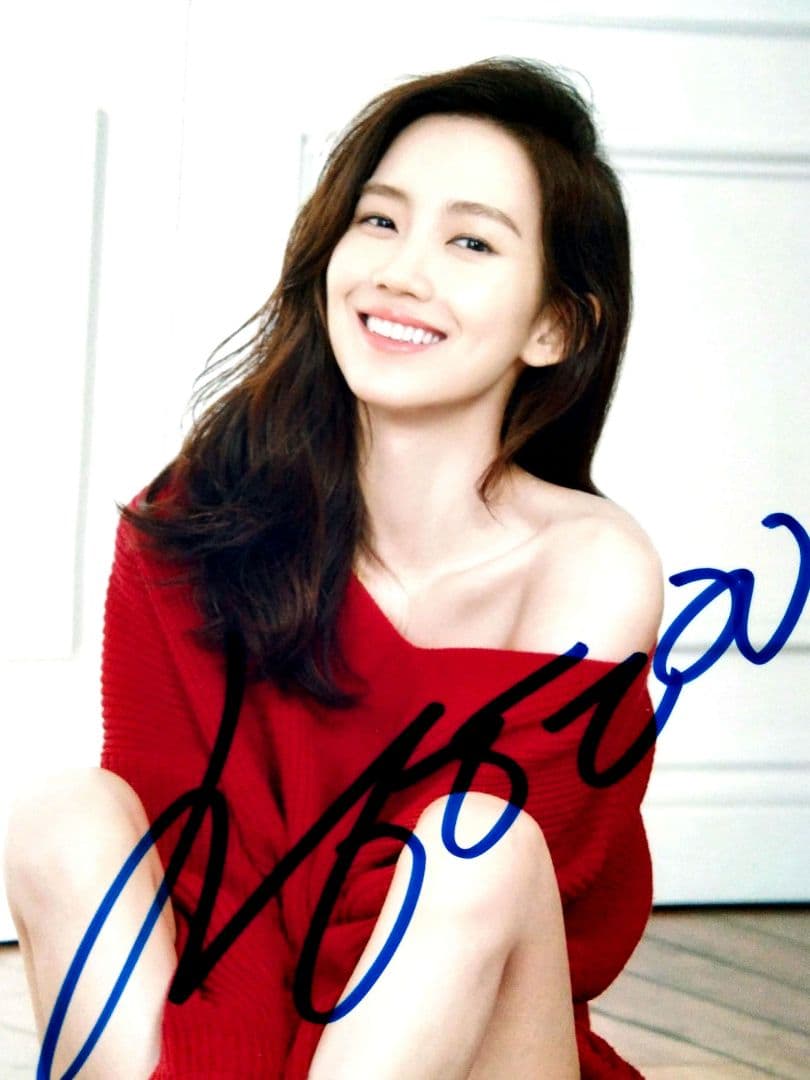 セール中…シン・ヒョンビン直筆サイン入り2Lサイズ写真…