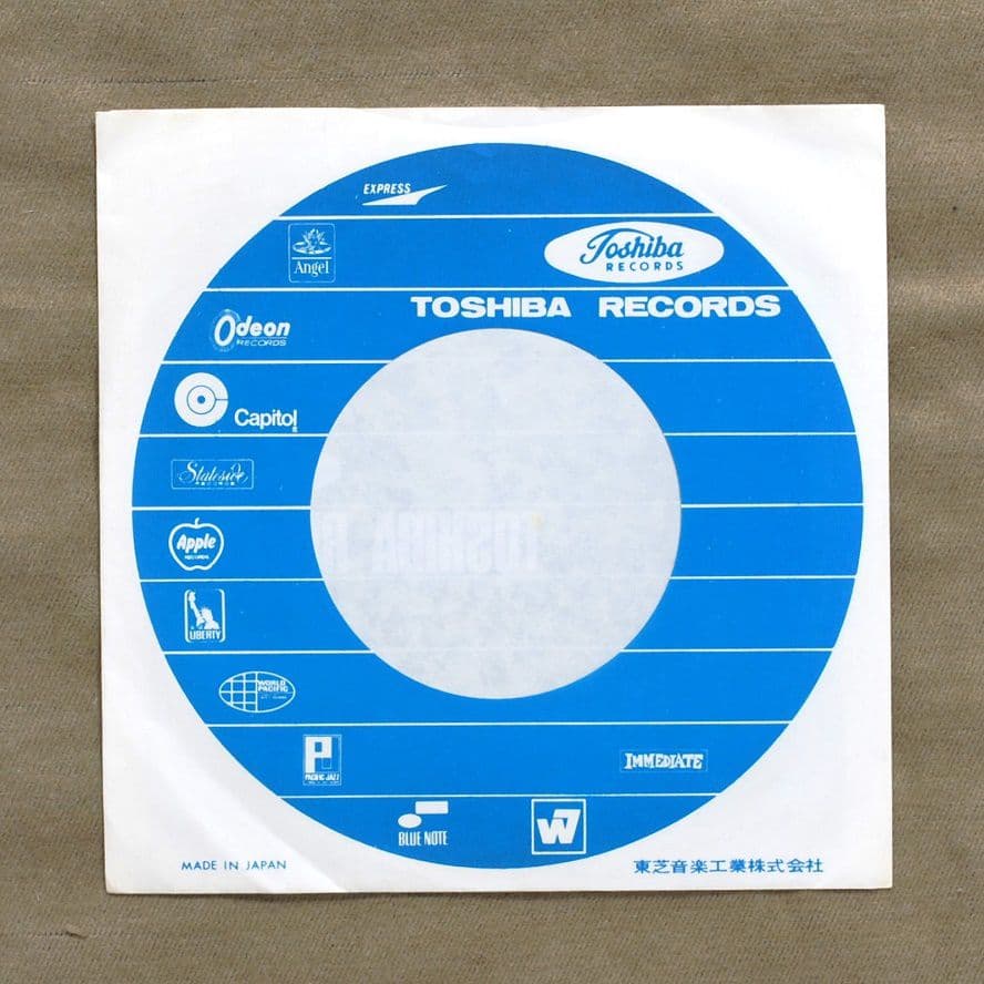 メリー・ホプキンの初来日記念盤レコード「愛の喜び」と生写真7枚と掲載雑誌