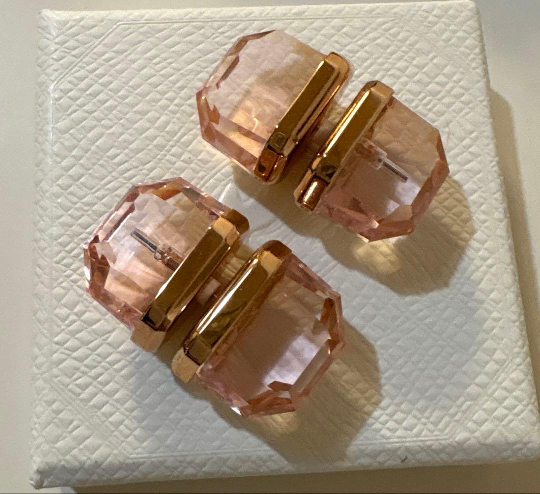 SWAROVSKI スワロフスキー　Lucent スタッドピアス　ピンク