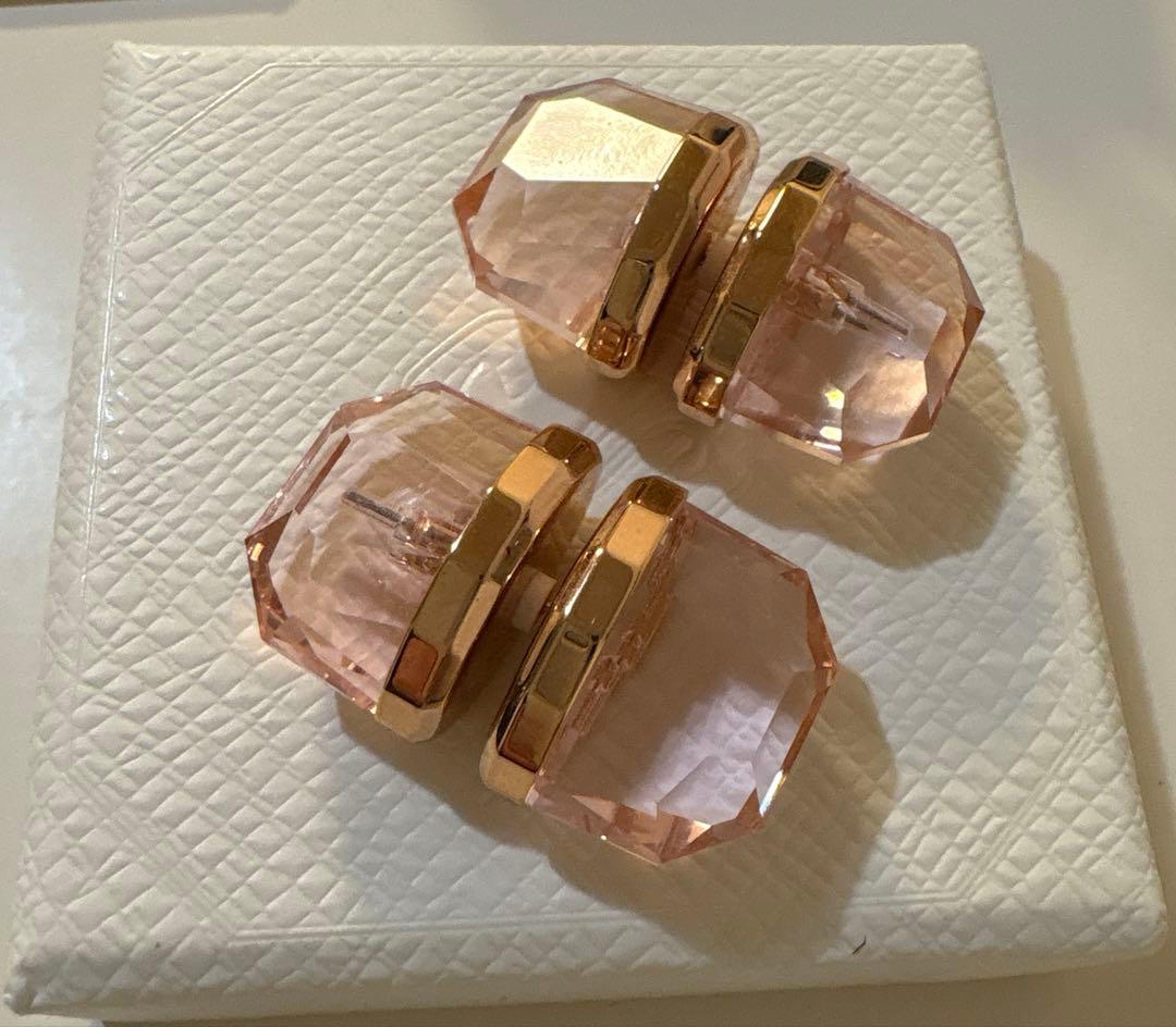 SWAROVSKI スワロフスキー　Lucent スタッドピアス　ピンク