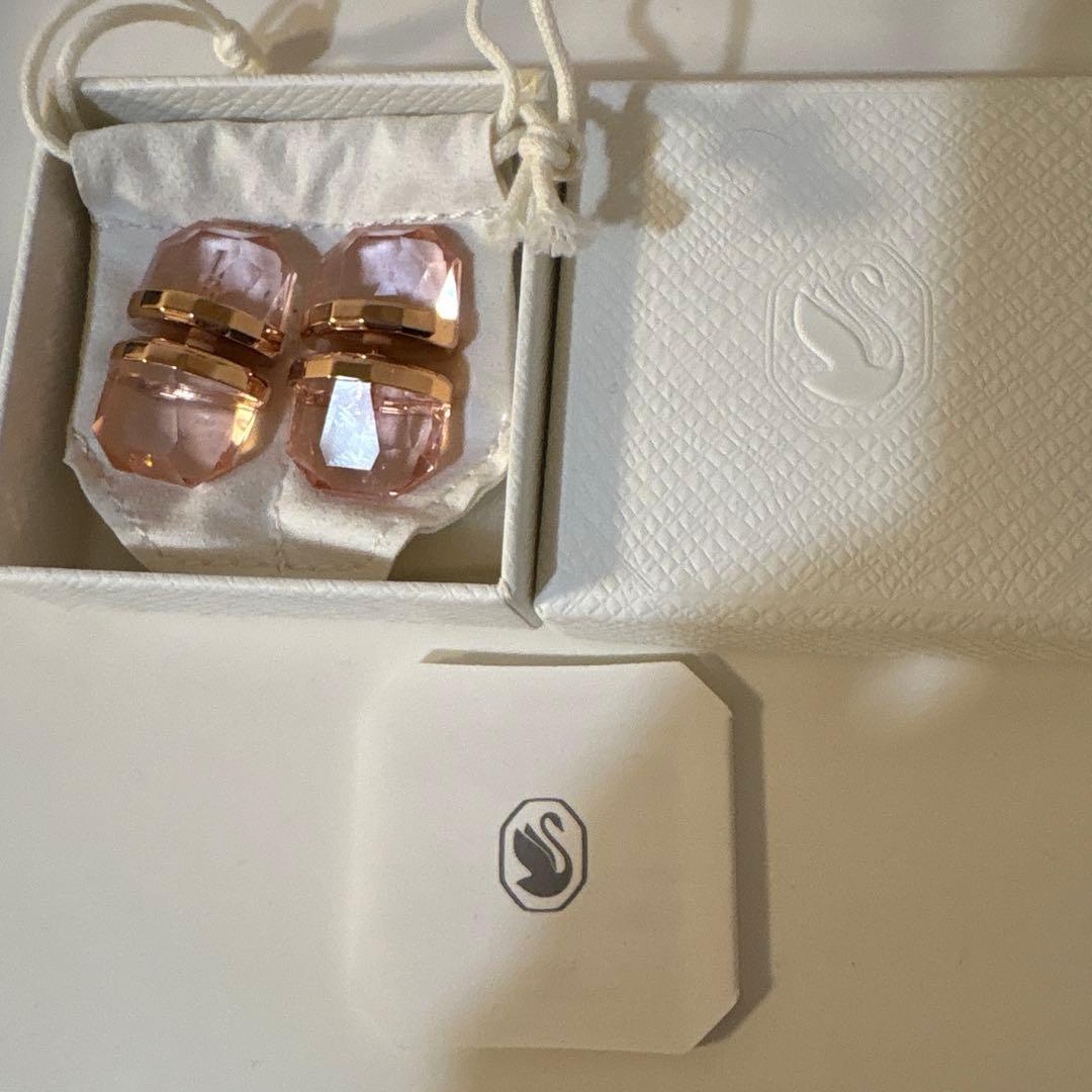 SWAROVSKI スワロフスキー　Lucent スタッドピアス　ピンク