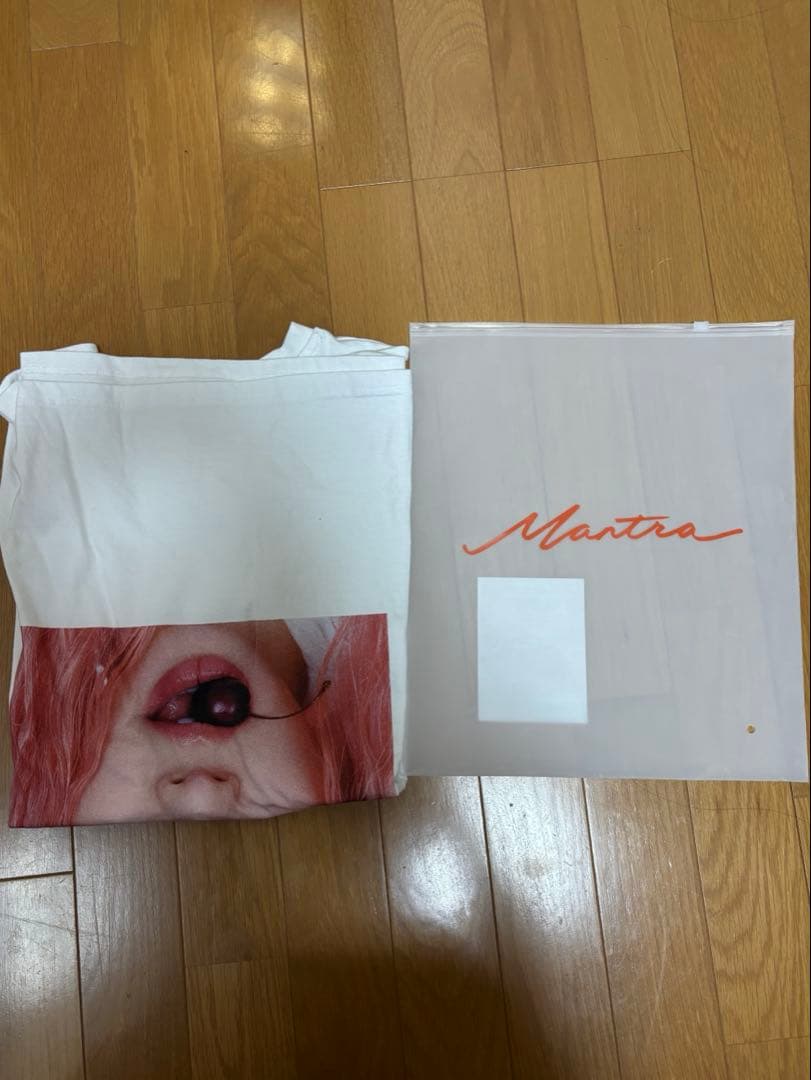 マントラ　JENNIE Oversized T-shirts Mantra