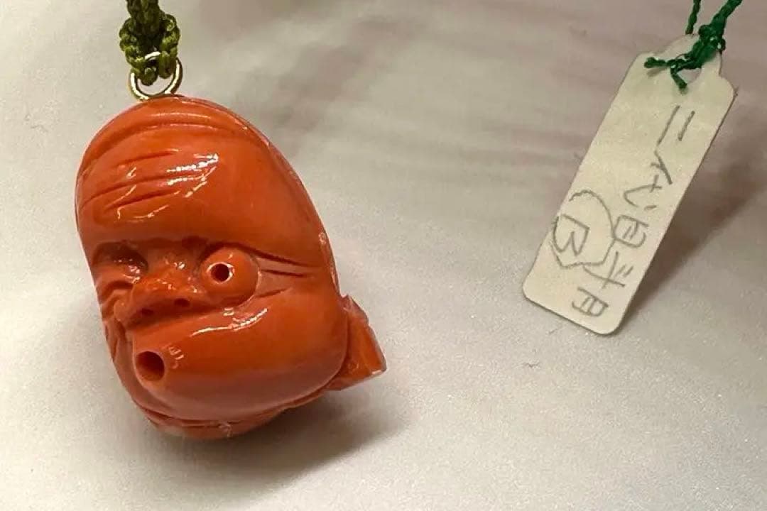 能面　天然珊瑚両面彫刻　おかめ　ひょっとこ　k18金