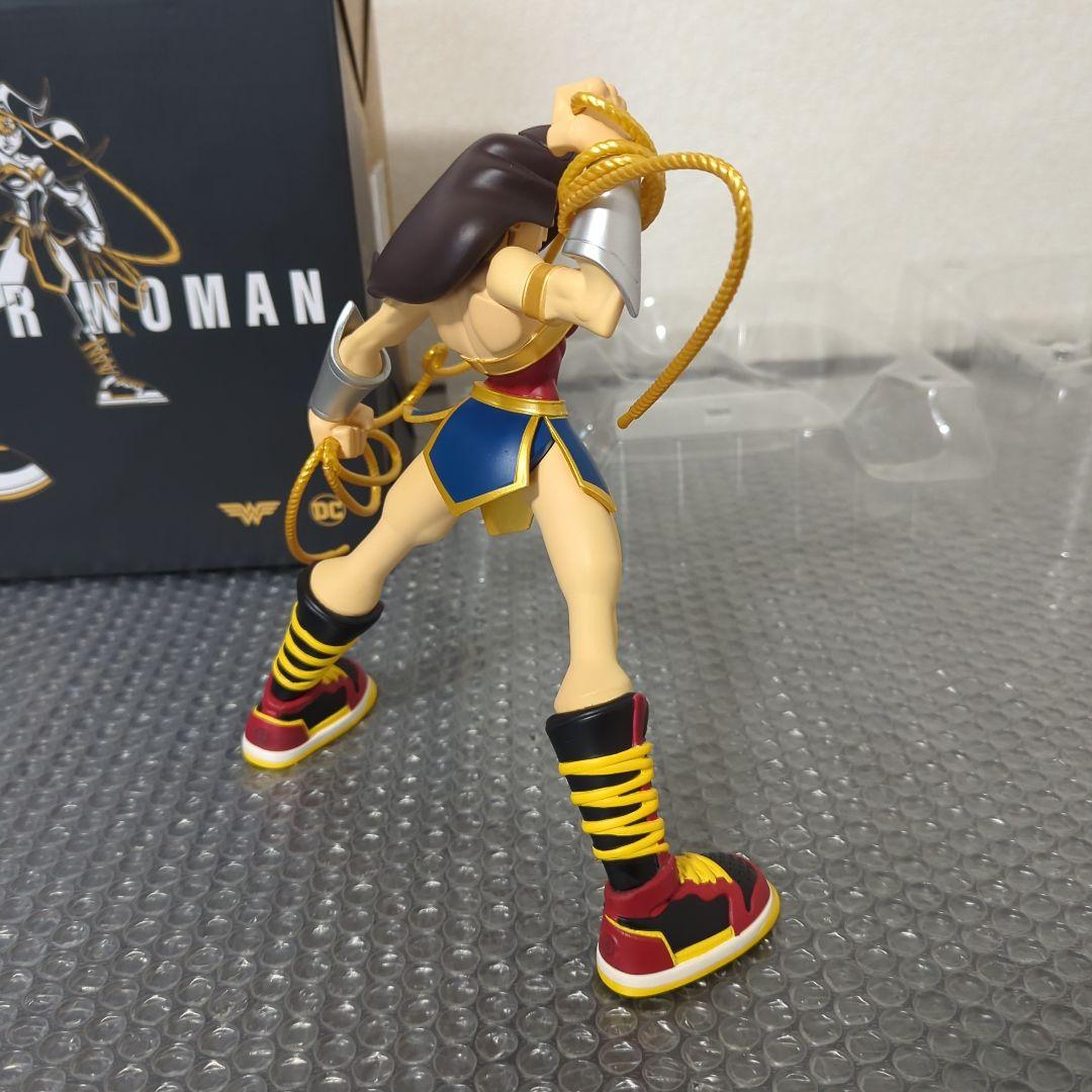 【希少】ワンダーウーマン アンルーリー インダストリーズ フィギュア