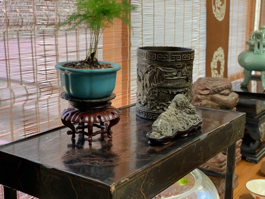 中国？ビンテージ　真鍮製　繊細な透かし彫り　仏閣仙人　筆立　一点物