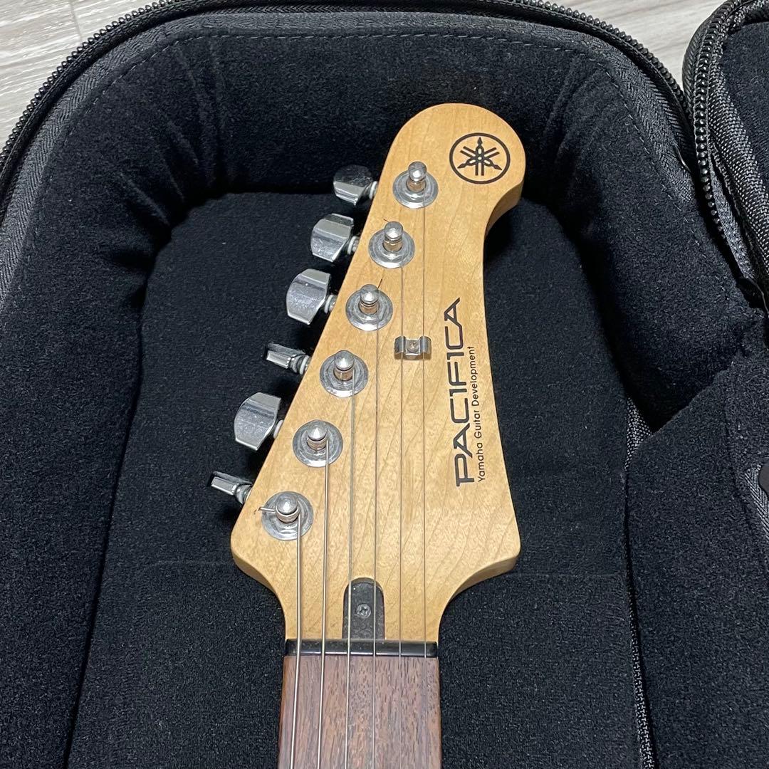 美品　YAMAHA PAC112V　エレキギター　ソニックブルー　ケース付き