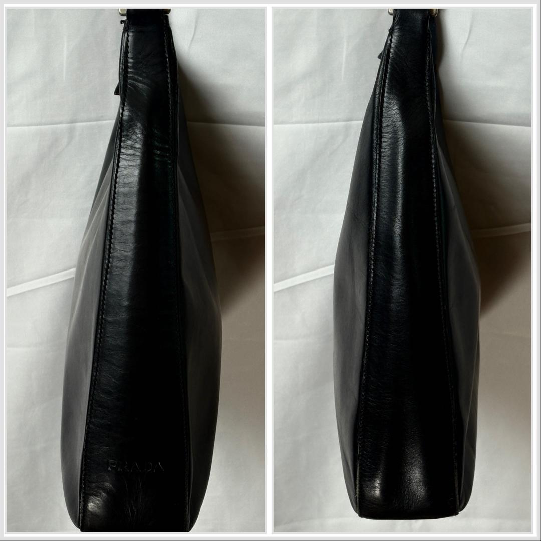 PRADAプラダ　レザー ショルダーバッグ黒プラハンドル 肩掛け シンプル