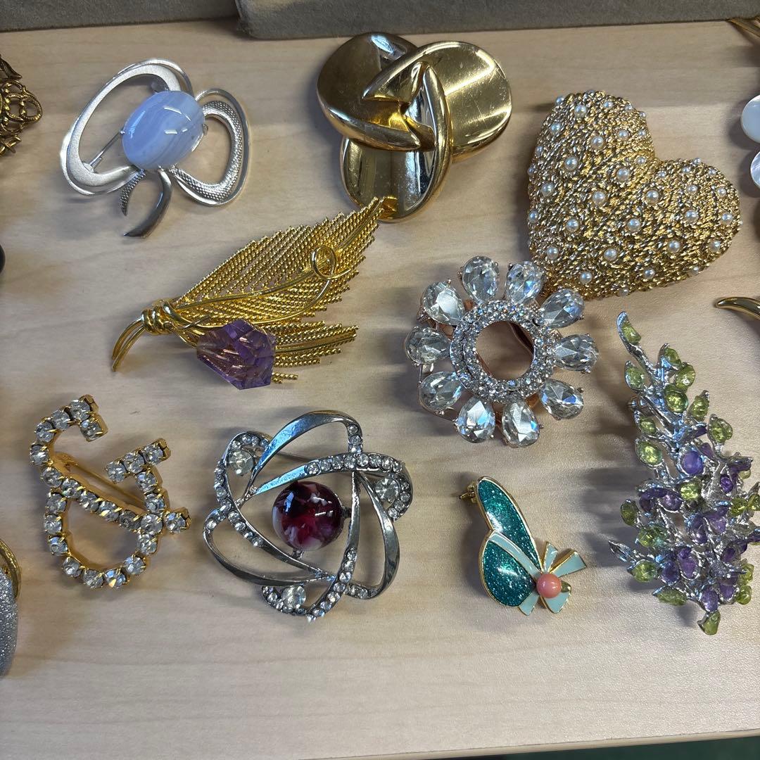 エレガントなヴィンテージブローチセット５８点♩
