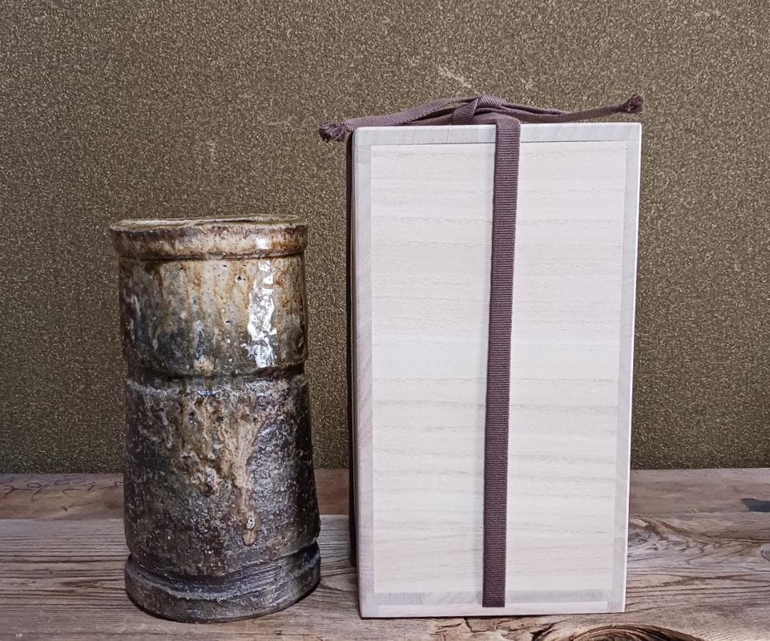 伊賀焼　花入れ　時代・作者不詳　合わせ箱付き