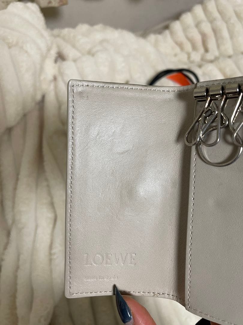 LOEWE ベージュ レザー キーケース