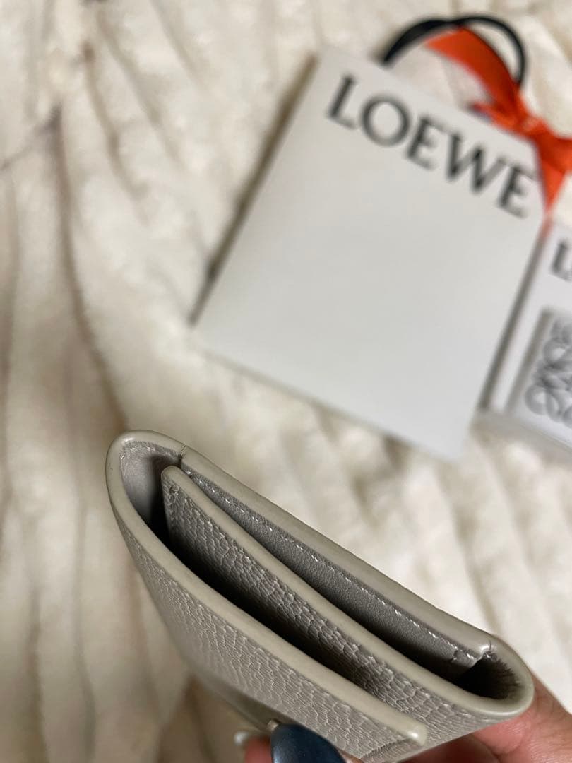 LOEWE ベージュ レザー キーケース