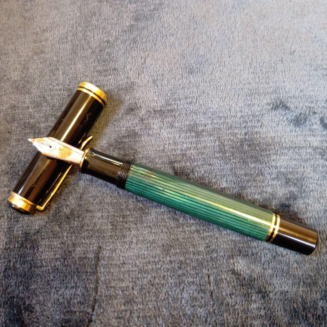 ペリカン　万年筆 緑と黒のストライプ デザイン