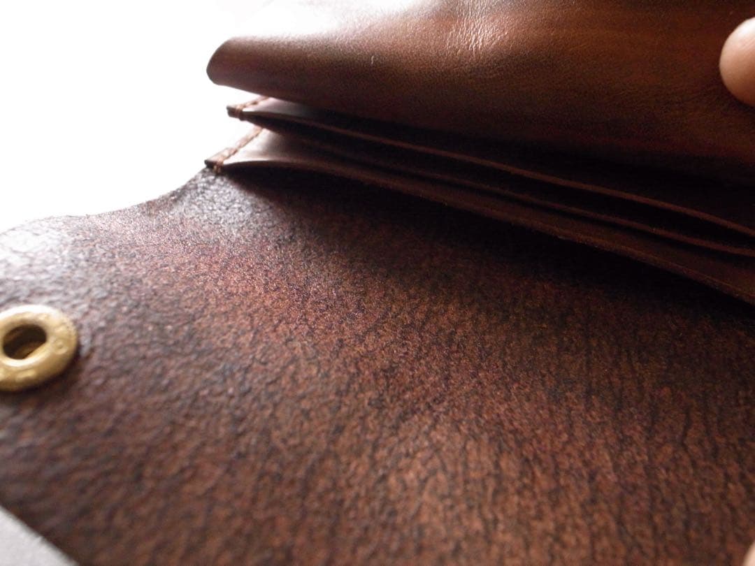 手染めと手縫いで仕上げたショートトラッカーウォレット