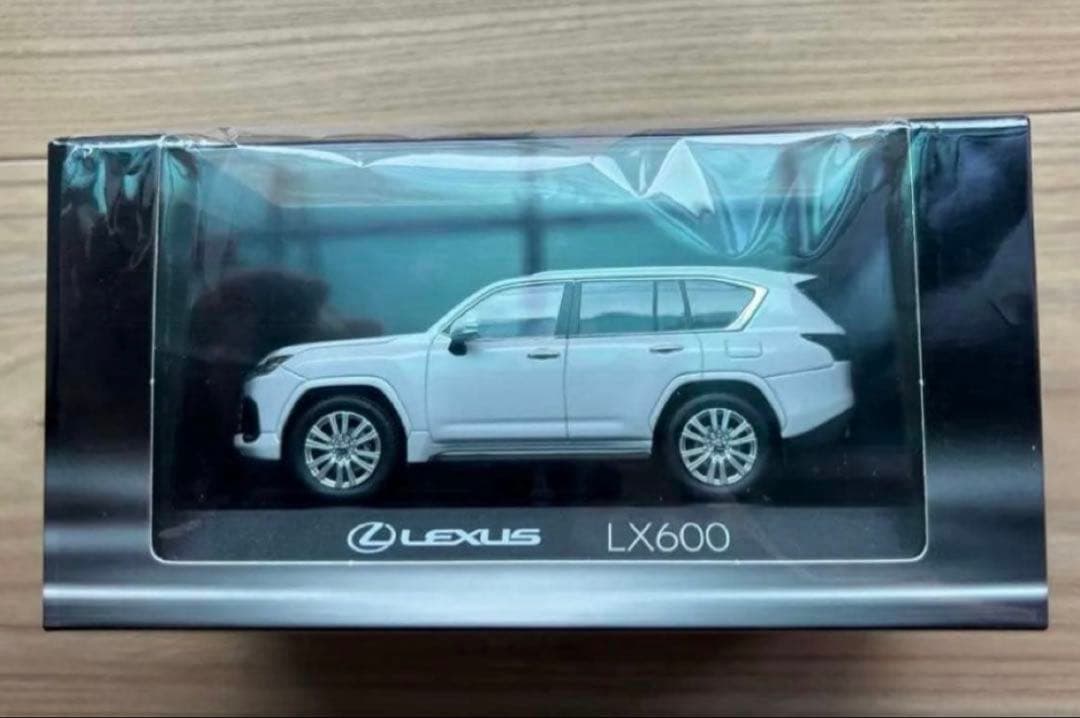 2026年卓上カレンダー付　レクサスLexus LX600 1/43 2台