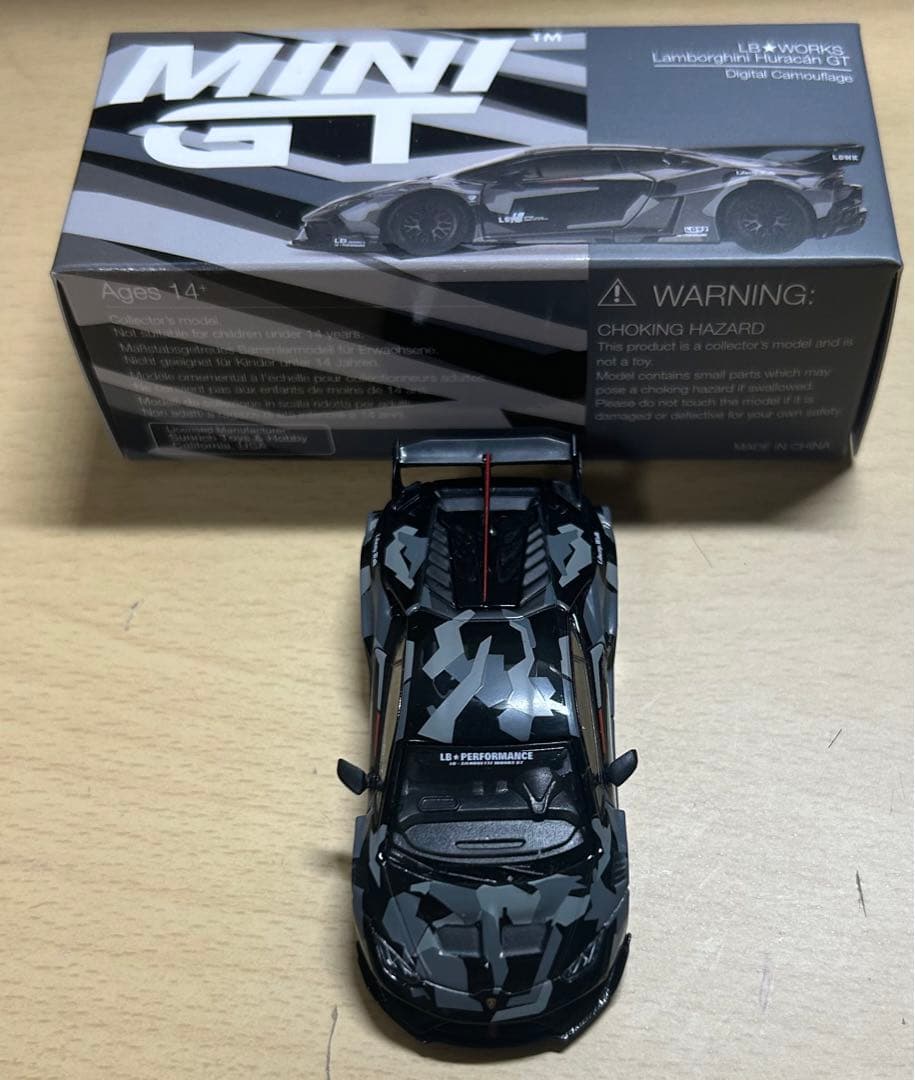 MINI-GT LBWK ランボルギーニウラカン　カモフラージュ