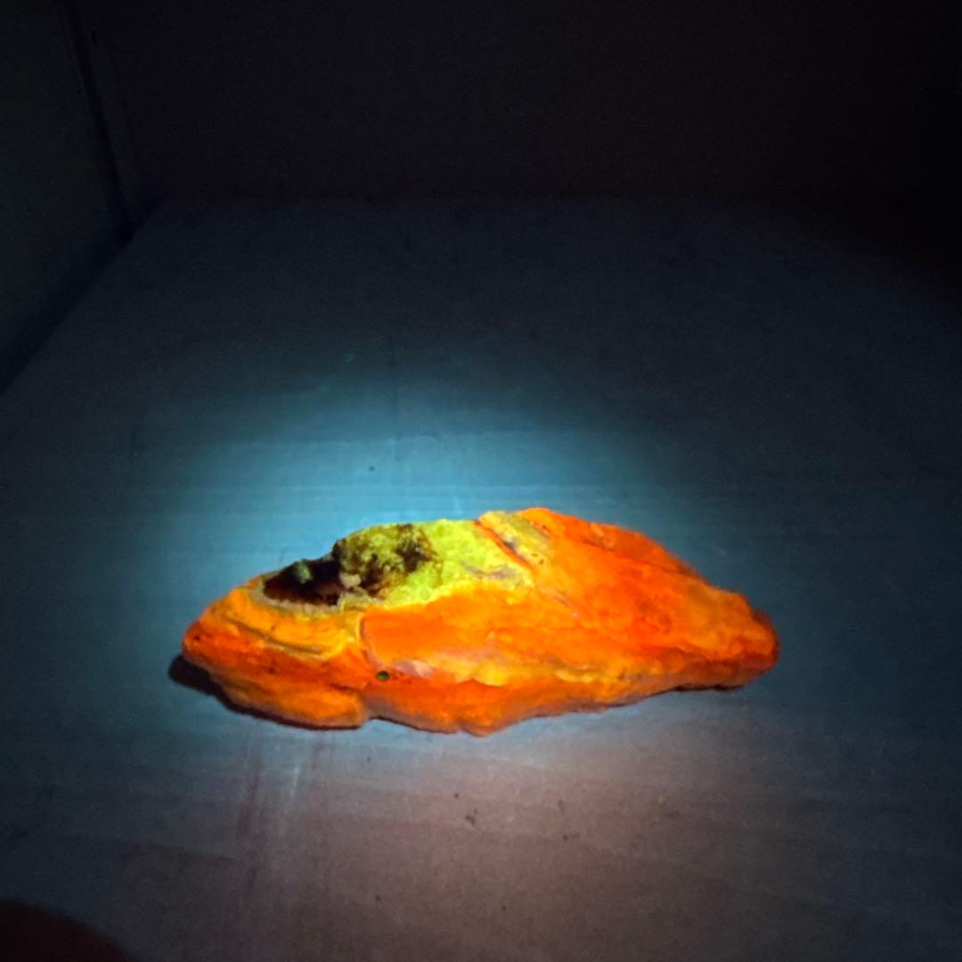 北海道石　然別オパール　蛍光オパール138g