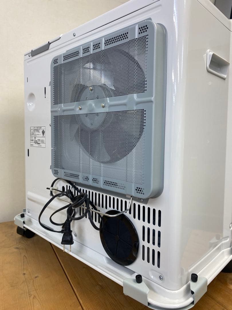 コロナ石油ファンヒーター(ホワイト)/FH-VX6723BY-Wキャスター台付