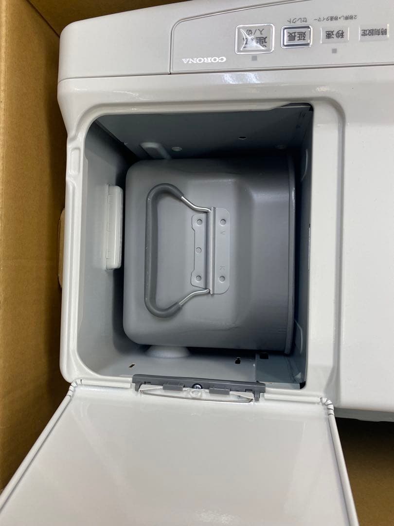 コロナ石油ファンヒーター(ホワイト)/FH-VX6723BY-Wキャスター台付