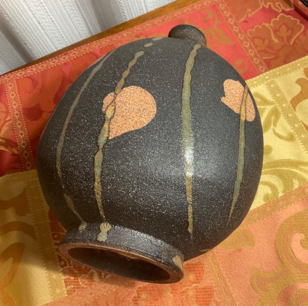 鈴木量作　灰釉流描点紋扁壺　箱書き、とも箱、黄布付き