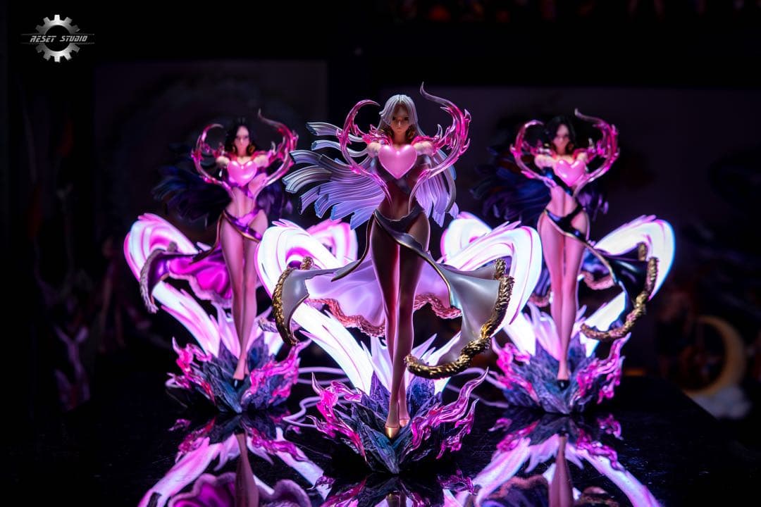 ワンピース　ボア・ハンコック　ガレージキッド　フィギュア　完成品　白色服