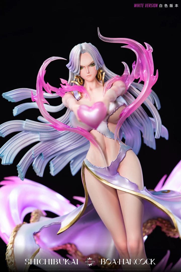 ワンピース　ボア・ハンコック　ガレージキッド　フィギュア　完成品　白色服