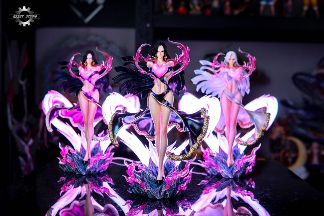 ワンピース　ボア・ハンコック　ガレージキッド　フィギュア　完成品　白色服