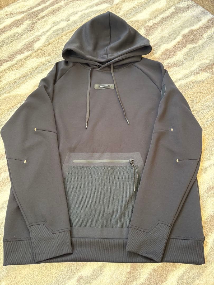 O n オン　パーカー　XLサイズ