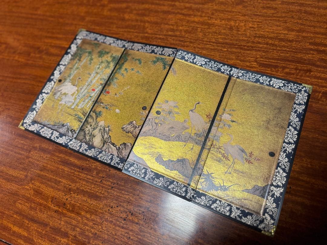 金色の鶴の折りたたみ屏風