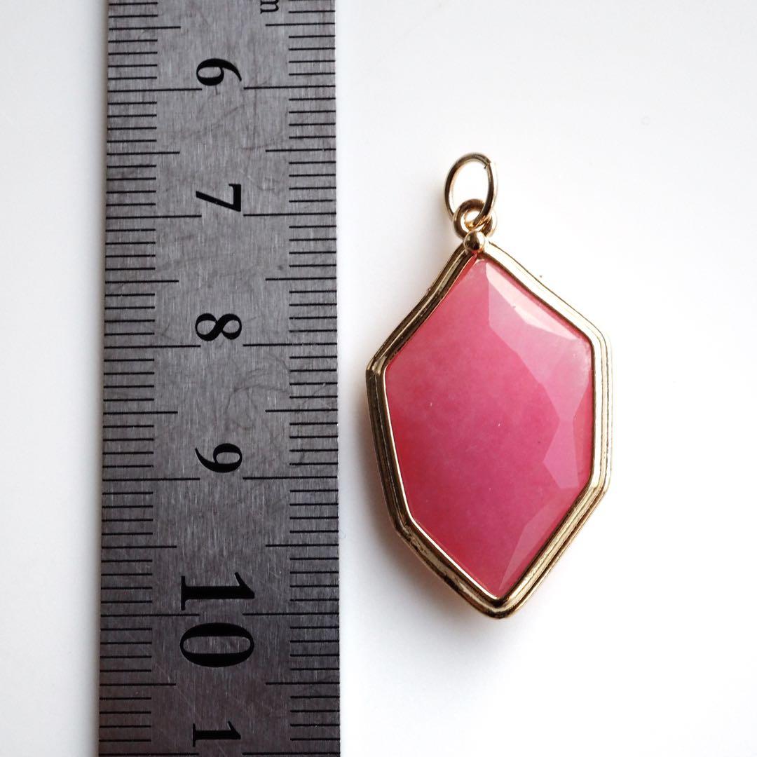 【Ruby】ロゼ翡翠の枠留めネックレストップ