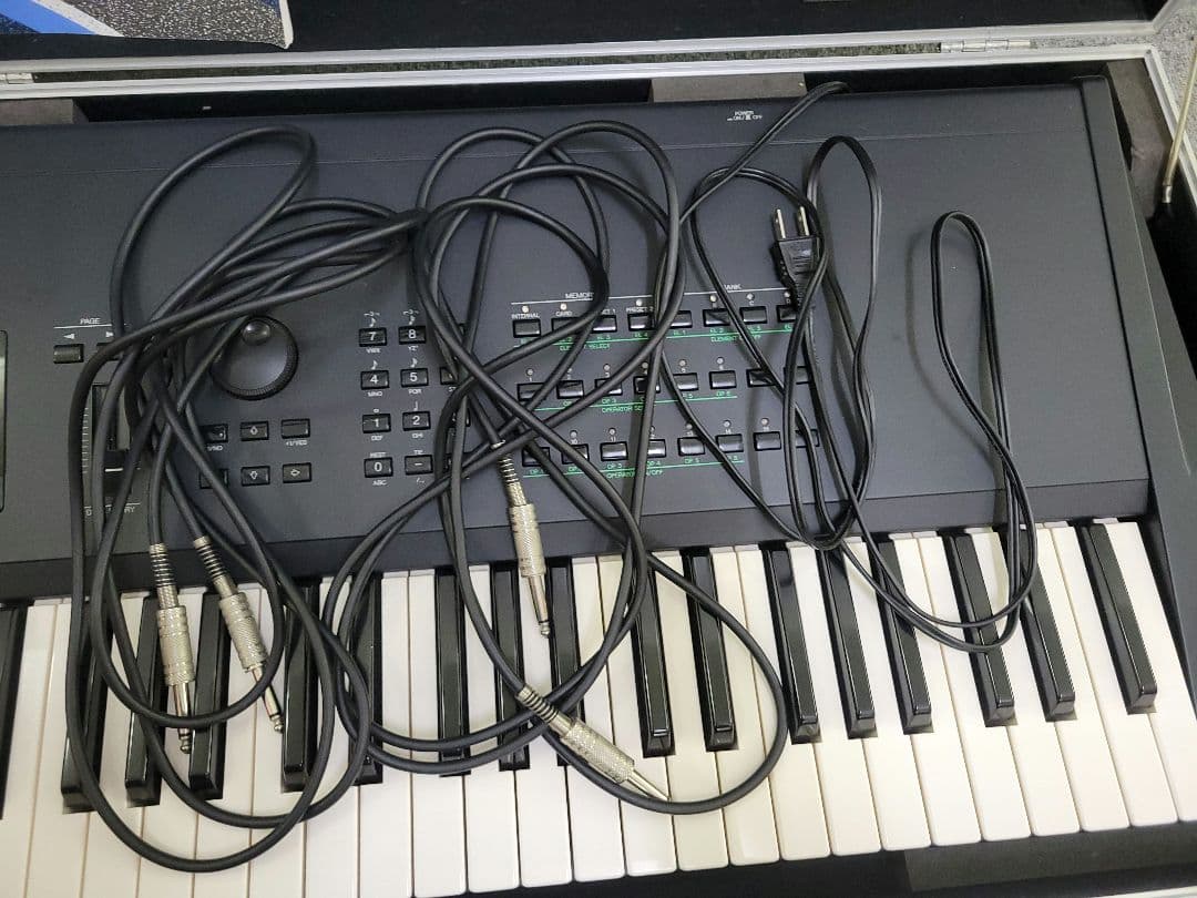 [美品] YAMAHA SY99 シンセサイザー ケース付き