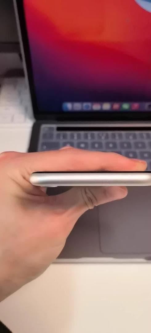 【超人気／超美品】iPhone SE3 64GB｜SIMフリー｜ホワイトモデル