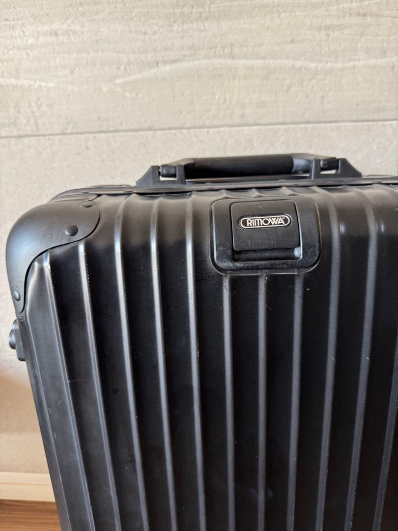 美品 リモワ トパーズ ステルス 34L 機内持ち込み 4輪 TSAロック