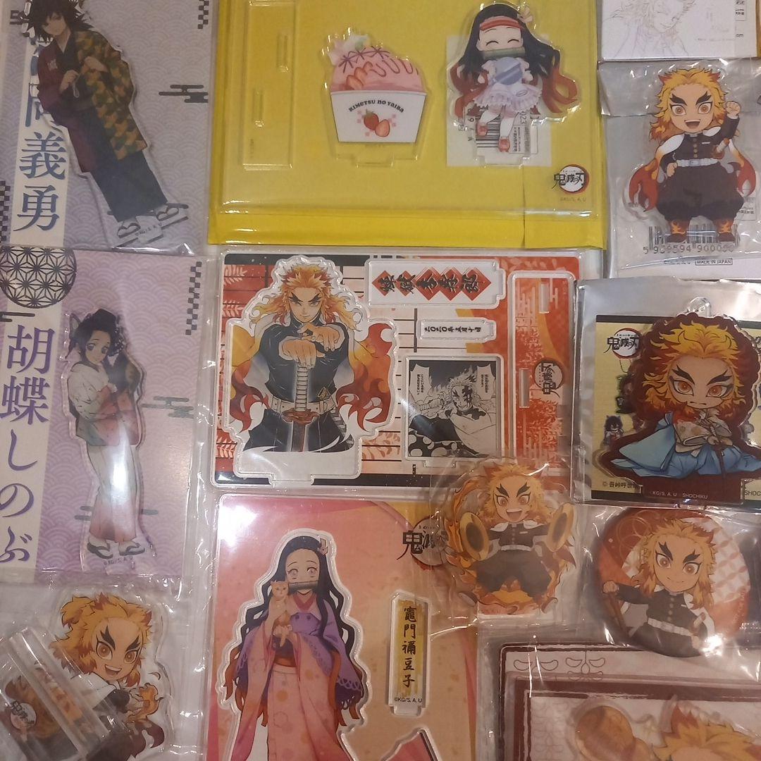 鬼滅の刃　まとめ売り　缶バッジ　アクリルスタンド