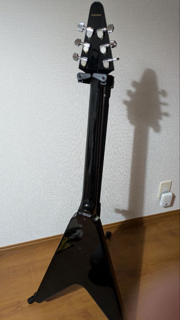 【今週末で終了予定】EMG搭載 Epiphone Flying V