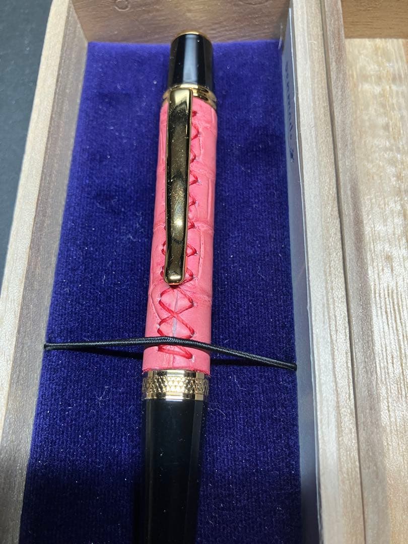 クロコダイルレザー　ボールペン