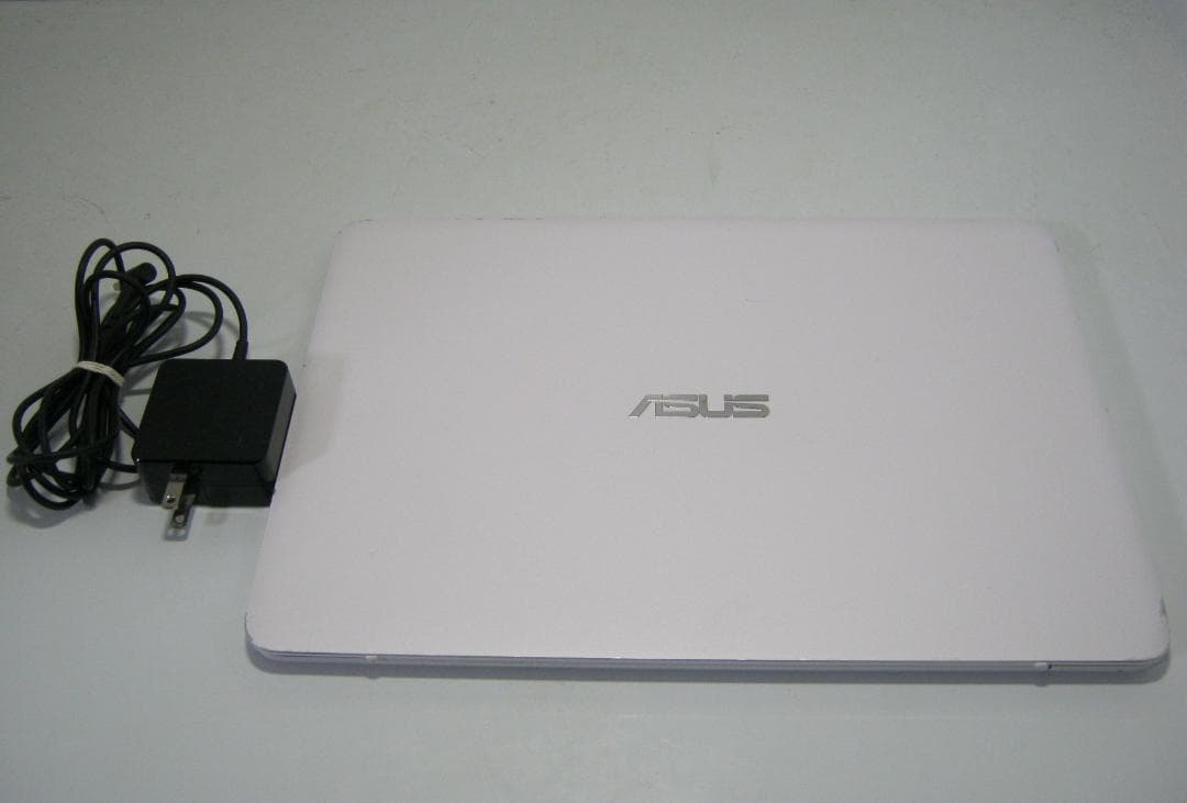 ASUS UX305FA SSD256 MEM8 Win11動作　ホワイト