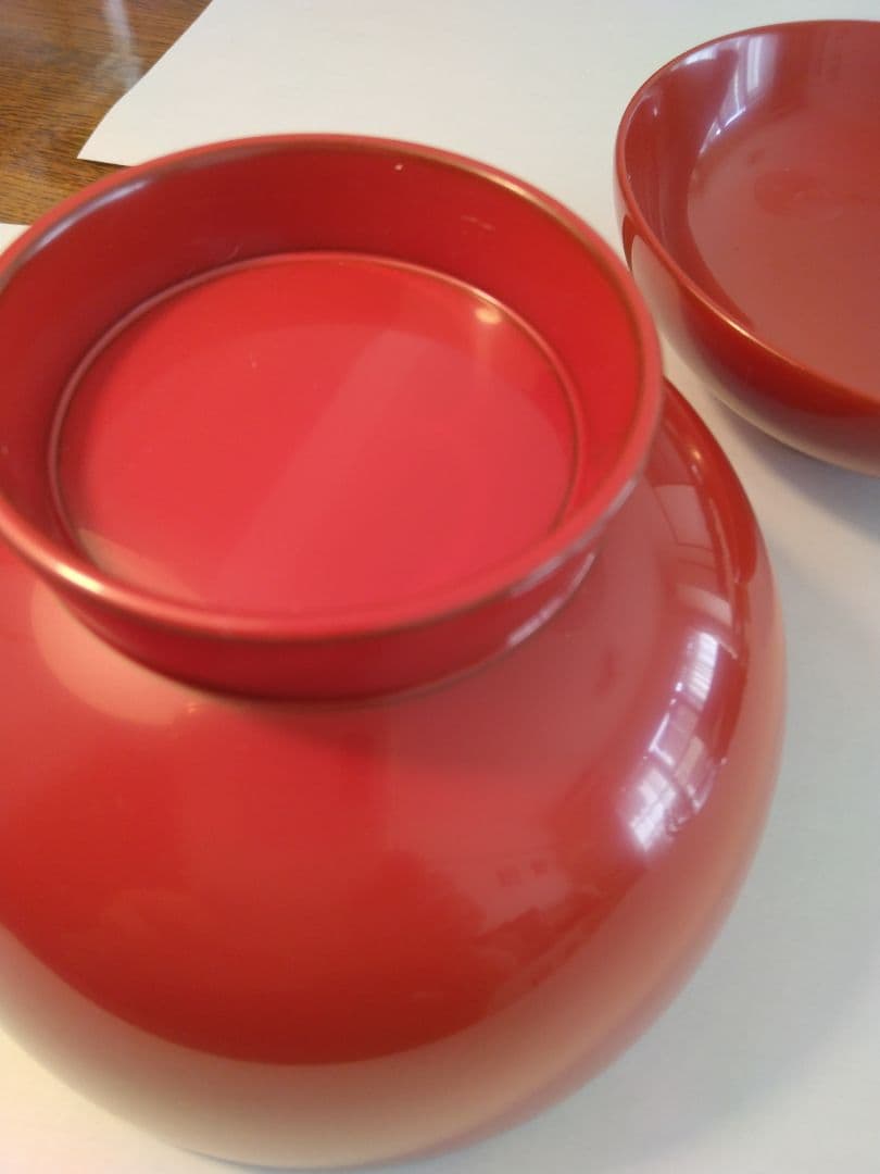 輪島塗赤い漆器 椀 金色の模様