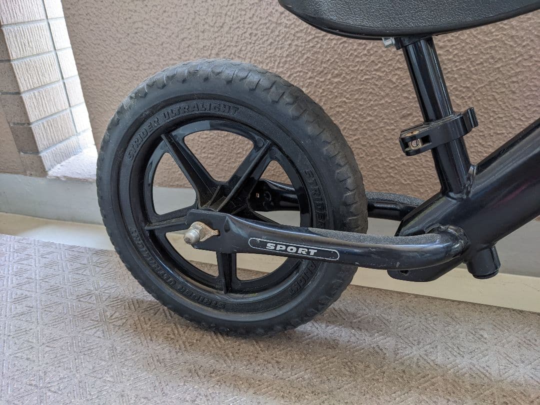 ストライダー　黒　スポーツ