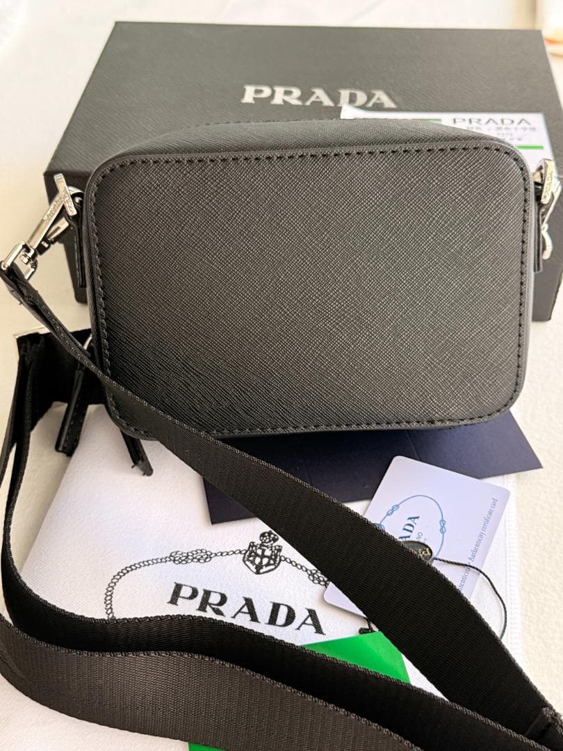 【美品】プラダ カメラバッグ ショルダーバッグ 箱付