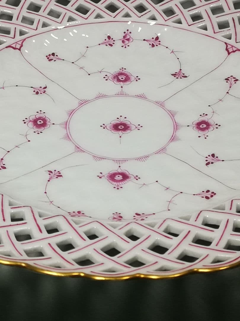 【Antique】ロイヤルコペンハーゲン　バーガンディ　オープンワーク　金彩付き