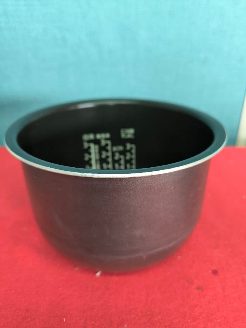 2023年製美品　シャープ IH炊飯器 3合 一人暮らし　KS-HF05B-W