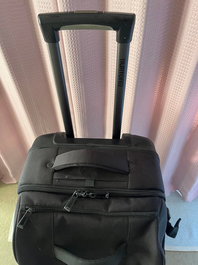 BURTON ブラック キャリーケース 大容量　2輪