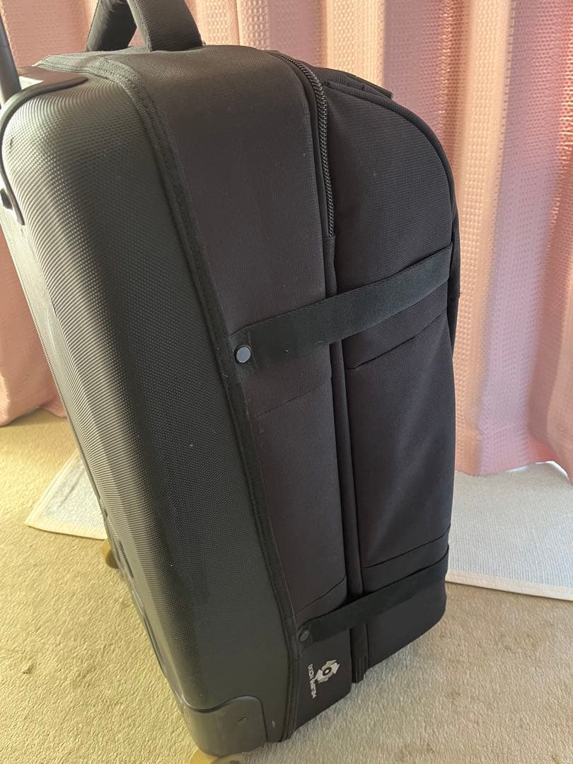 BURTON ブラック キャリーケース 大容量　2輪