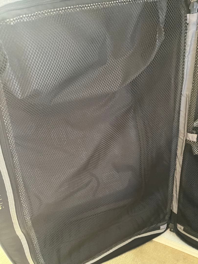 BURTON ブラック キャリーケース 大容量　2輪