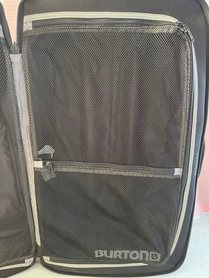 BURTON ブラック キャリーケース 大容量　2輪