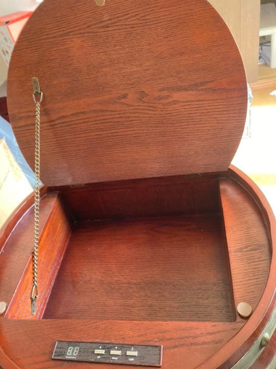 アンティークな樽型デザインのワインクーラーです。(赤字値段)