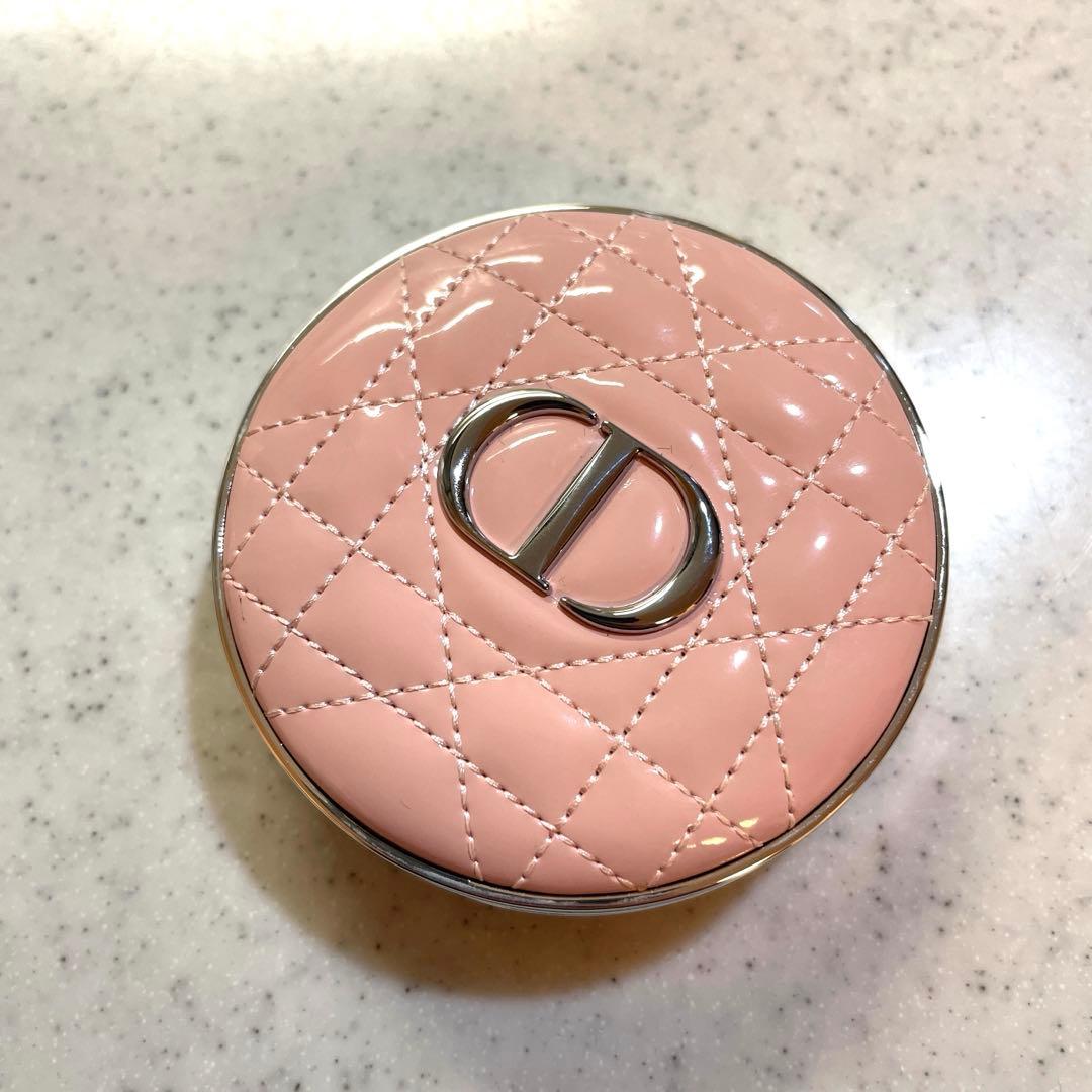 ディオールスキンフォーエヴァーイドラグロウクッション　1N