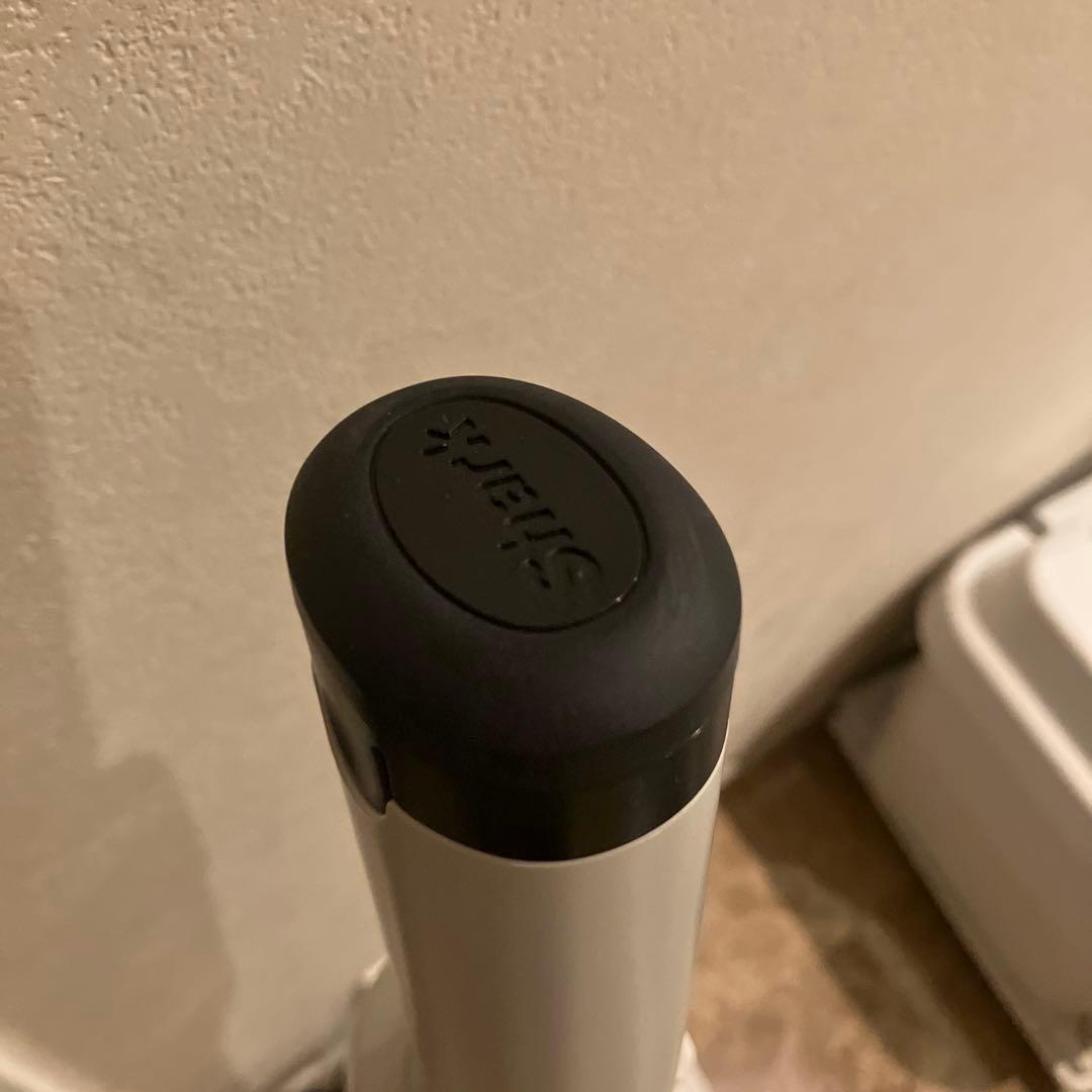 1/18まで値下げ‼️Shark シャーク　スティッククリーナーLC200JIV