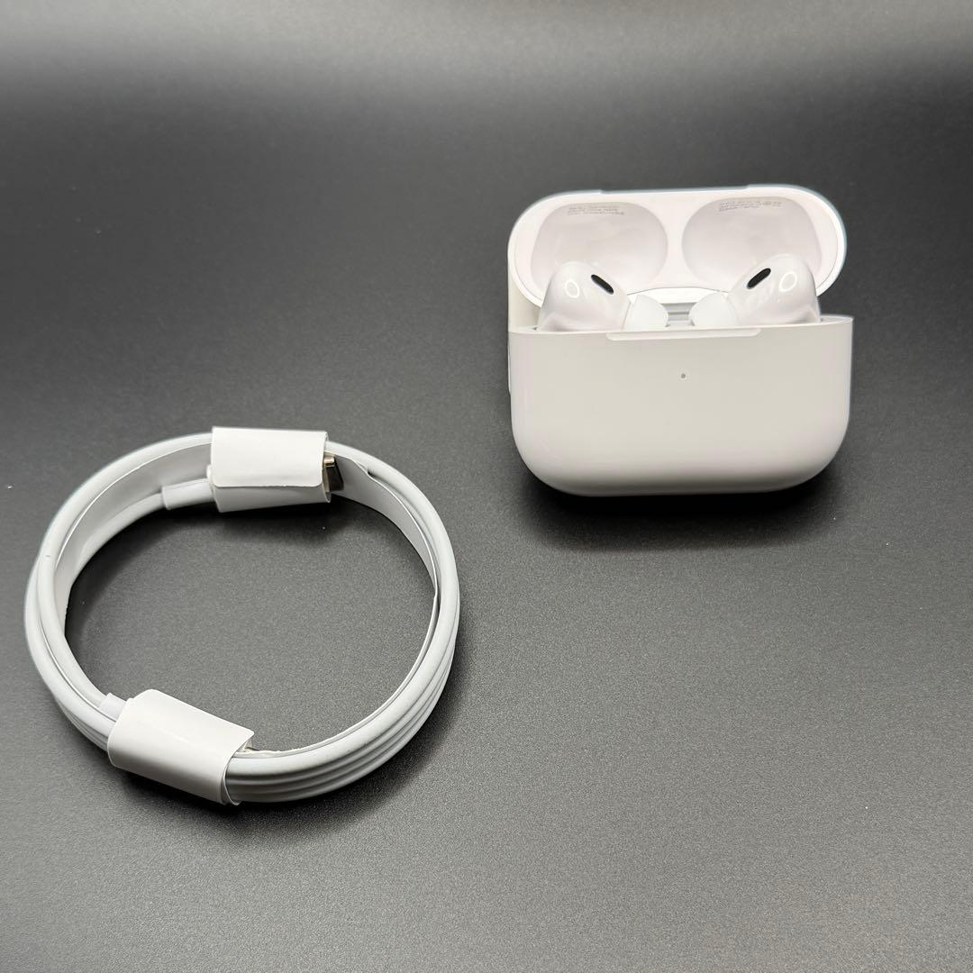 AirPods Pro 2世代　本体と充電ケーブル
