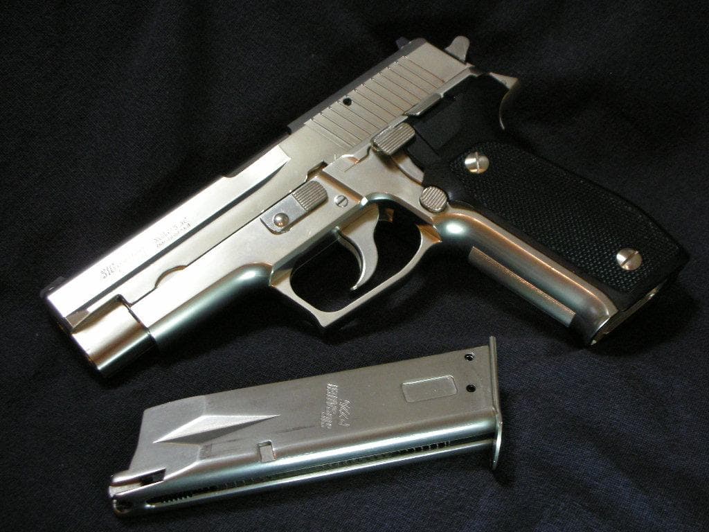 タナカ製　シグザウエルP226　オールシルバーモデル
